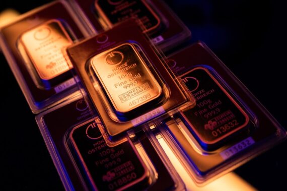 harga emas naik setelah pernyataan Trump tentang Iran