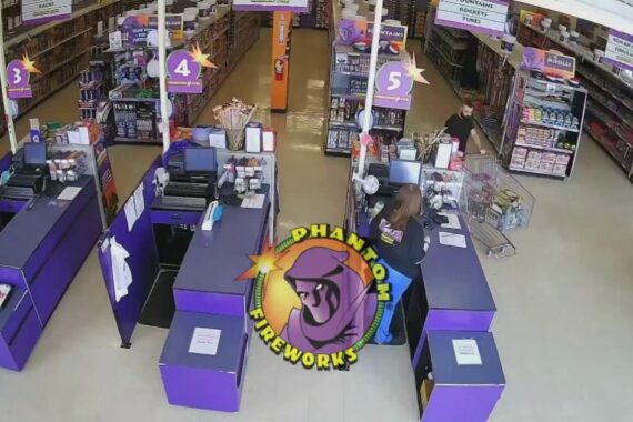 Rekaman CCTV serangan sinagoge Michigan menunjukkan pembelian kembang api