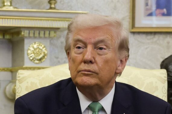 Donald Trump menyatakan AS tak butuh bantuan di Selat Hormuz