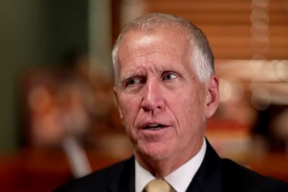 Senator Thom Tillis berbicara tentang penasihat kabinet Trump